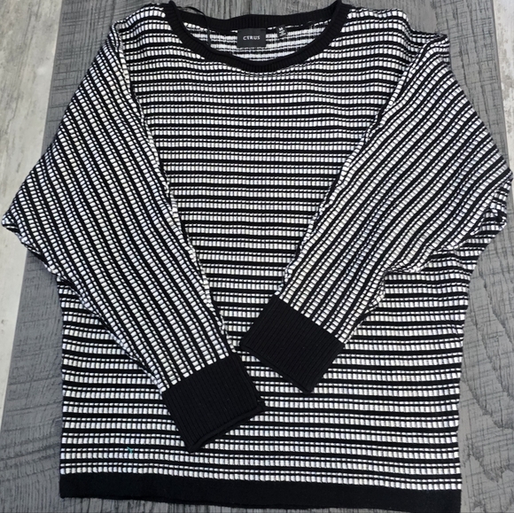 Cyrus Black and Cream Men's Crewneck Sweater - Picture 6 of 6